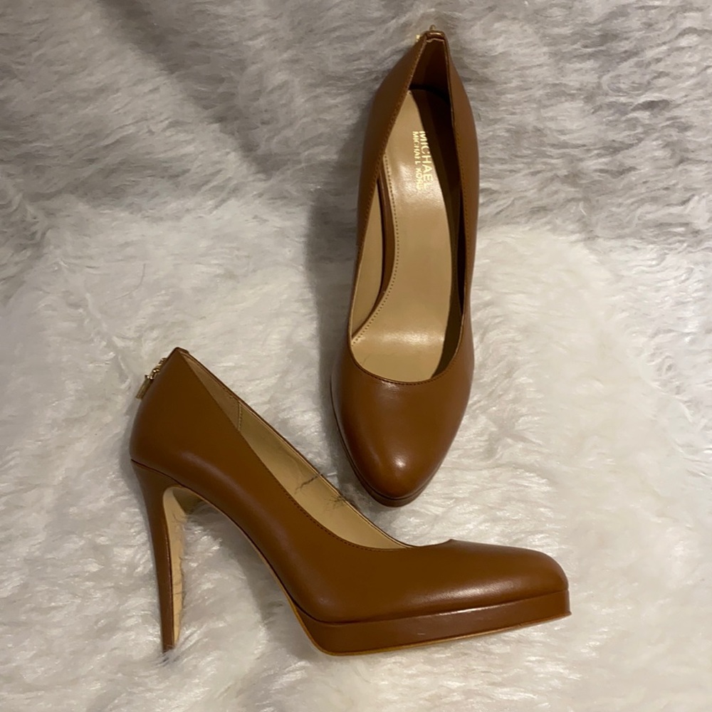 Classic Michael Kors Brown Pumps, new in box